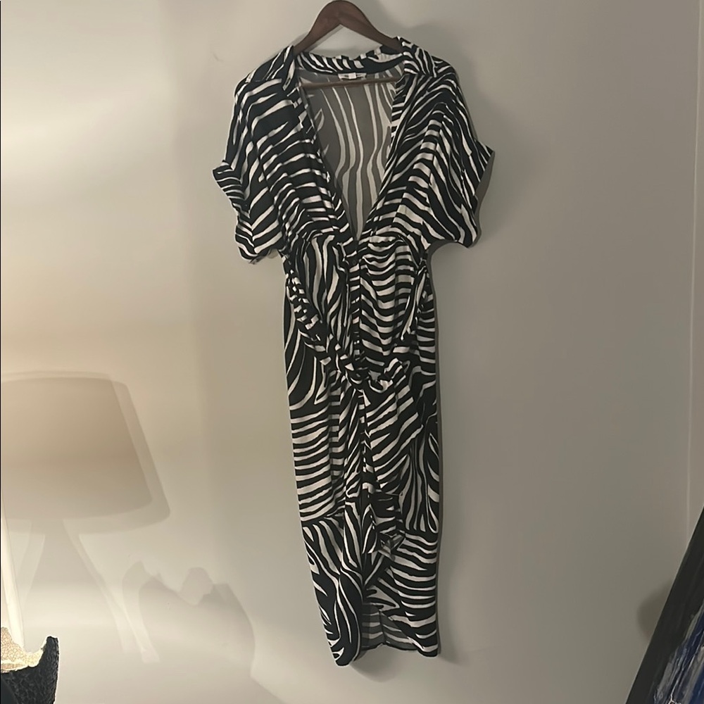 Steve Madden Black and White Plunge Neck Midi Sundress